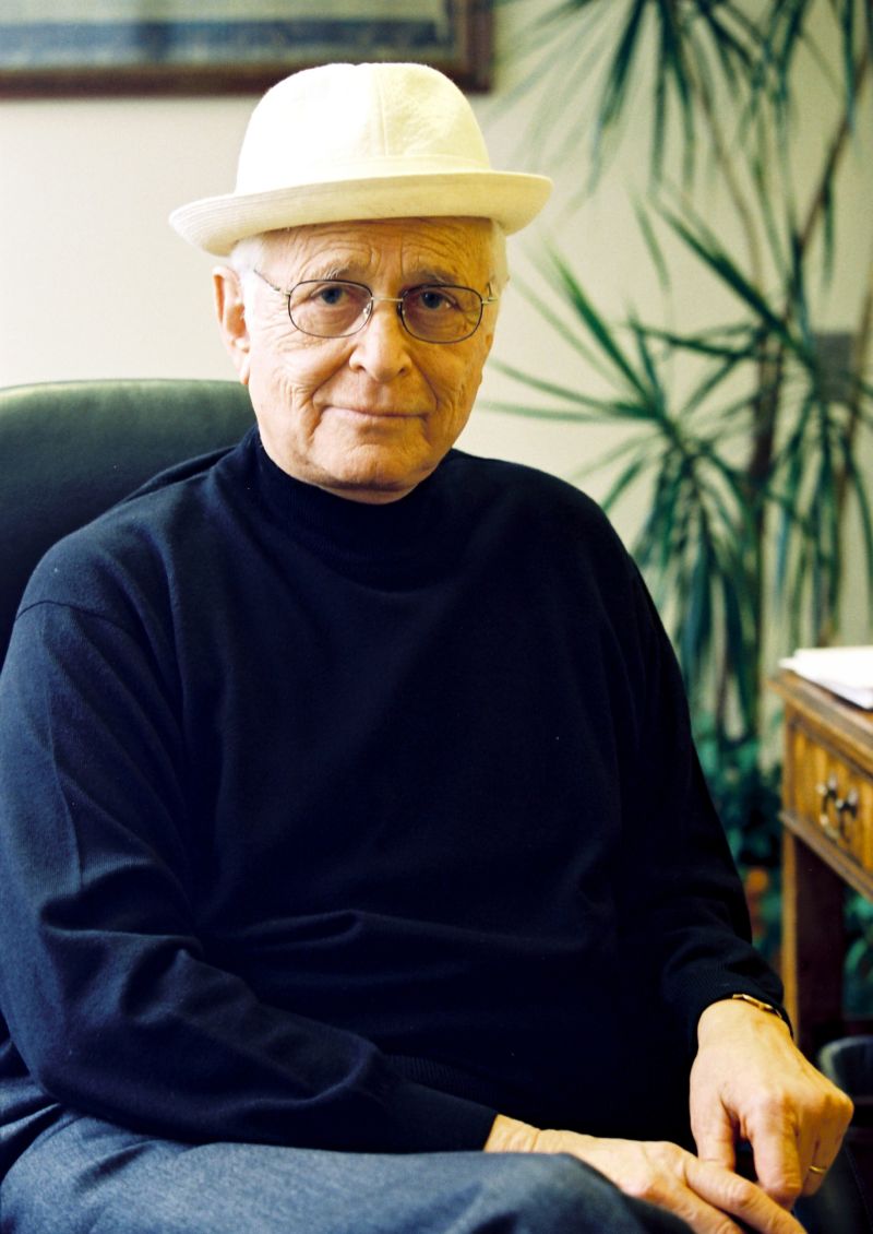 Norman Lear Iconic Tv And Movie Producer Dies At 101 Cnn Web Qia